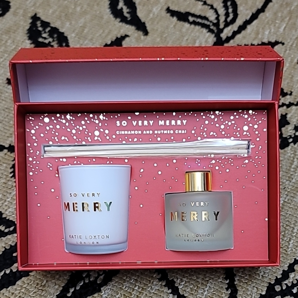 Katie Loxton So Very Merry Reed Diffuser and Candle Set - Red